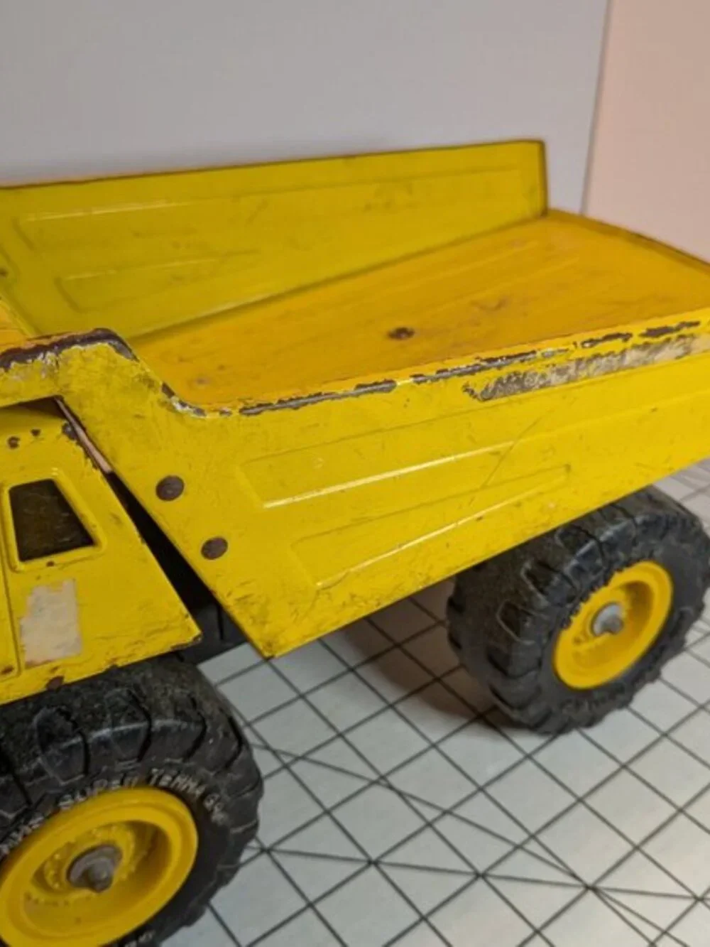 Vintage 1986 Remco Earthmover Dump Truck Pressed Steel Euclid Style Yellow